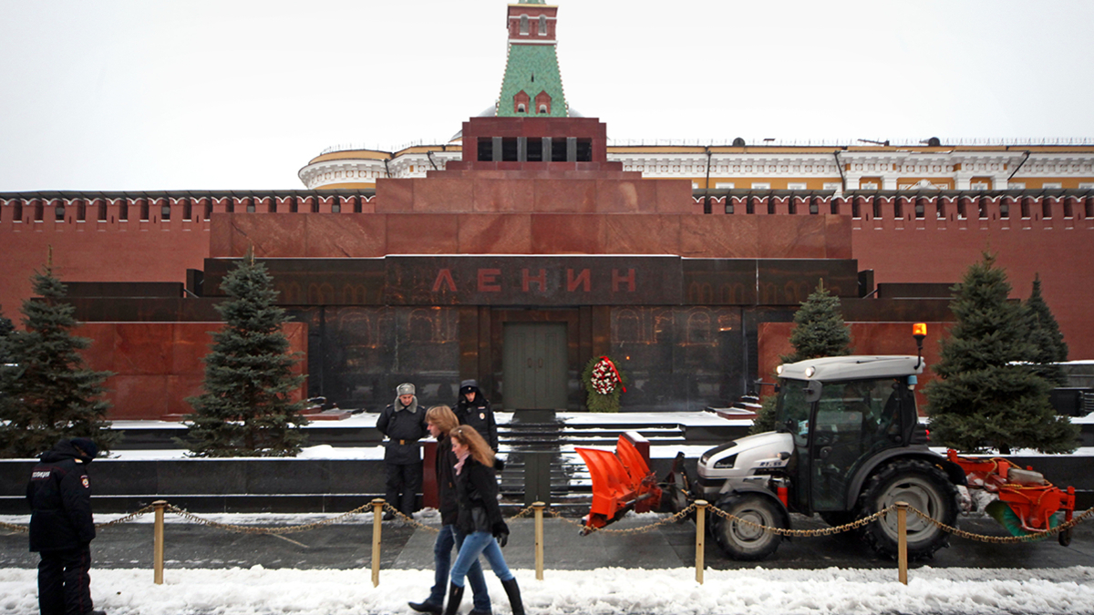 В Госдуме призвали убрать могилу Сталина и вынести тело Ленина с Красной площади - Ведомости