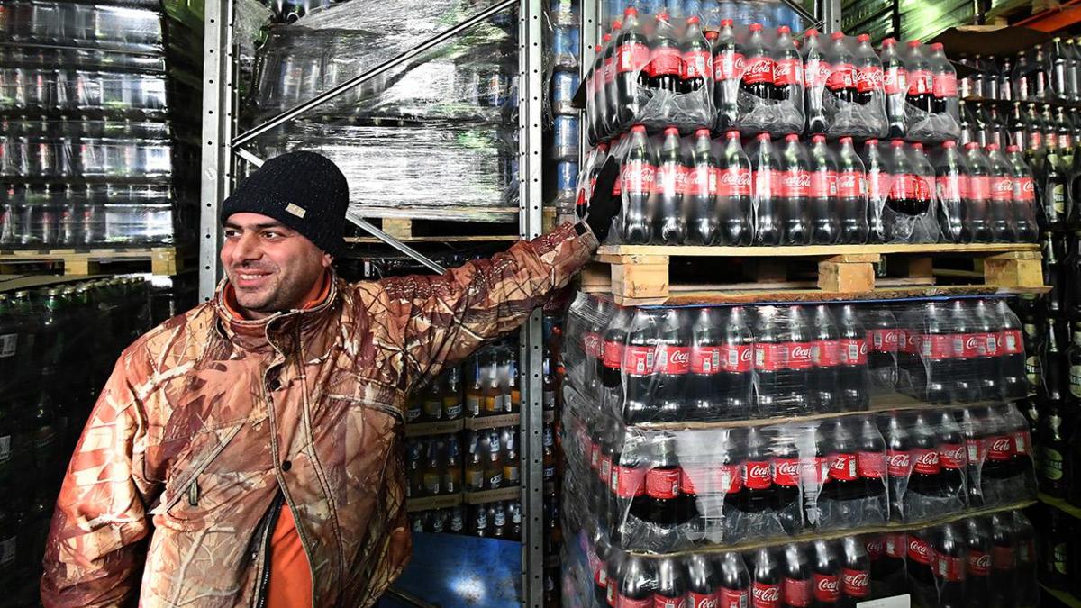 Coca-Cola осталась в лидерах по продажам в России среди газировок — РБК