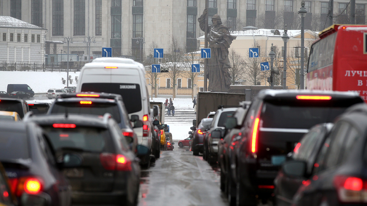 Москвичей предупредили о раннем часе пик на дорогах в пятницу — РБК