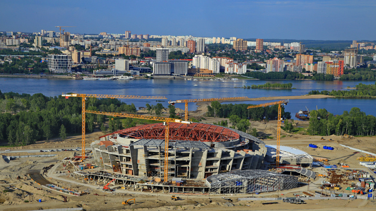 Строительство ледовой арены в июле 2021 года