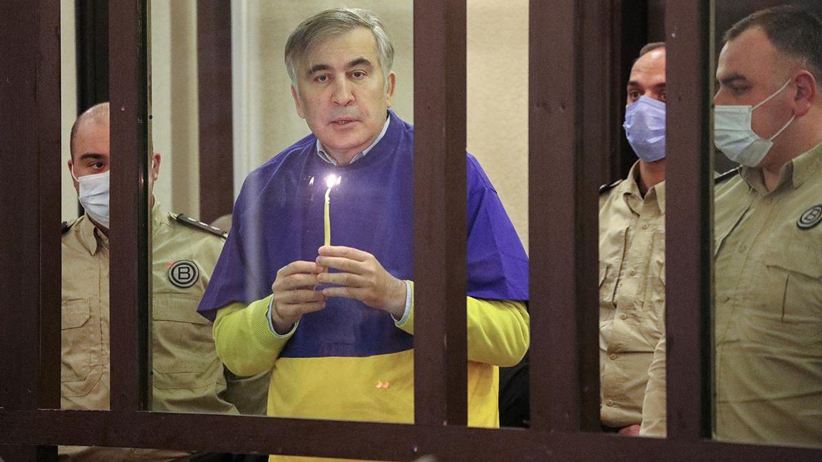 Михаил Саакашвили (в центре)