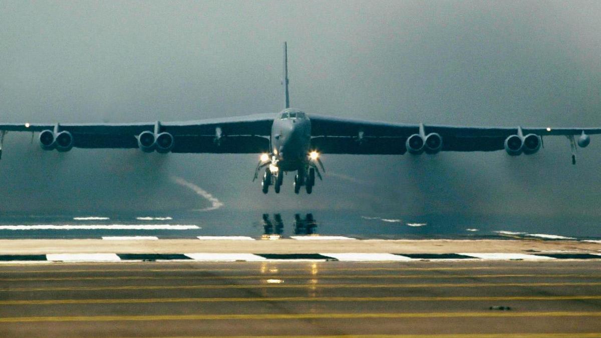 Стратегический бомбардировщик B-52