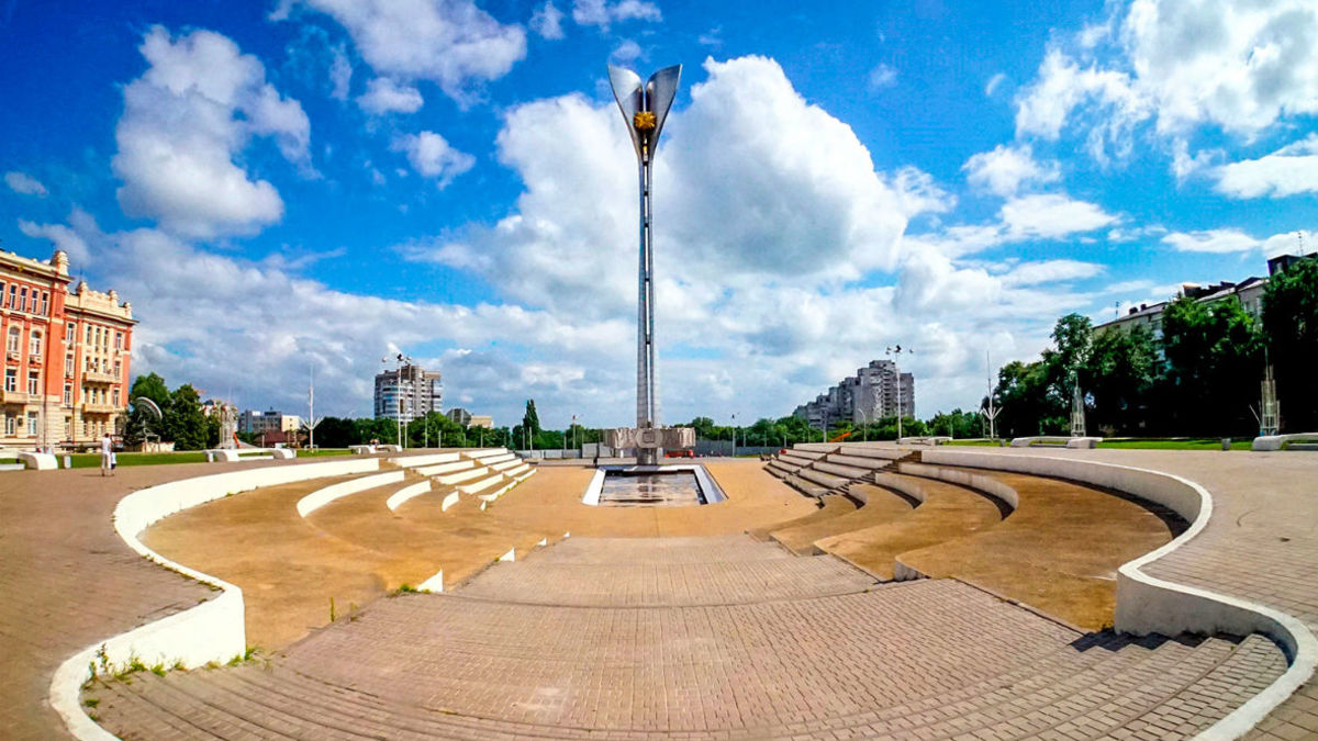 Власти Ростова не стали менять статус стелы на Театральной площади — РБК