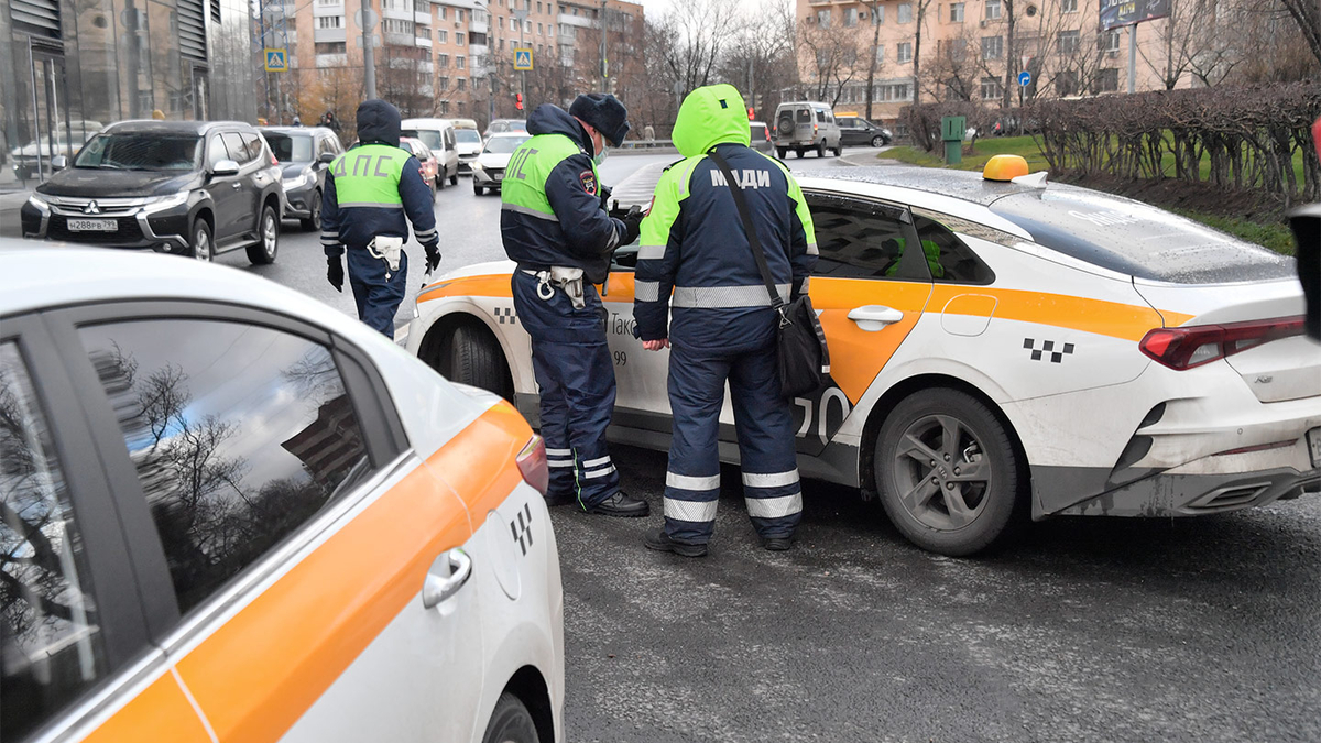 Полиция начала операцию «Нелегальное такси» в Петербурге 26 мая г. - 26 мая - bashmilk.ru