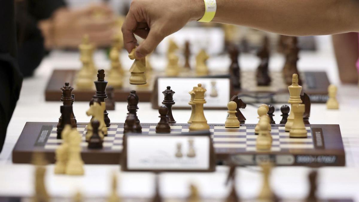 FIDE отреагировала на скандал с отказом пожимать руку тренеру Карякина ::  Другие :: РБК Спорт