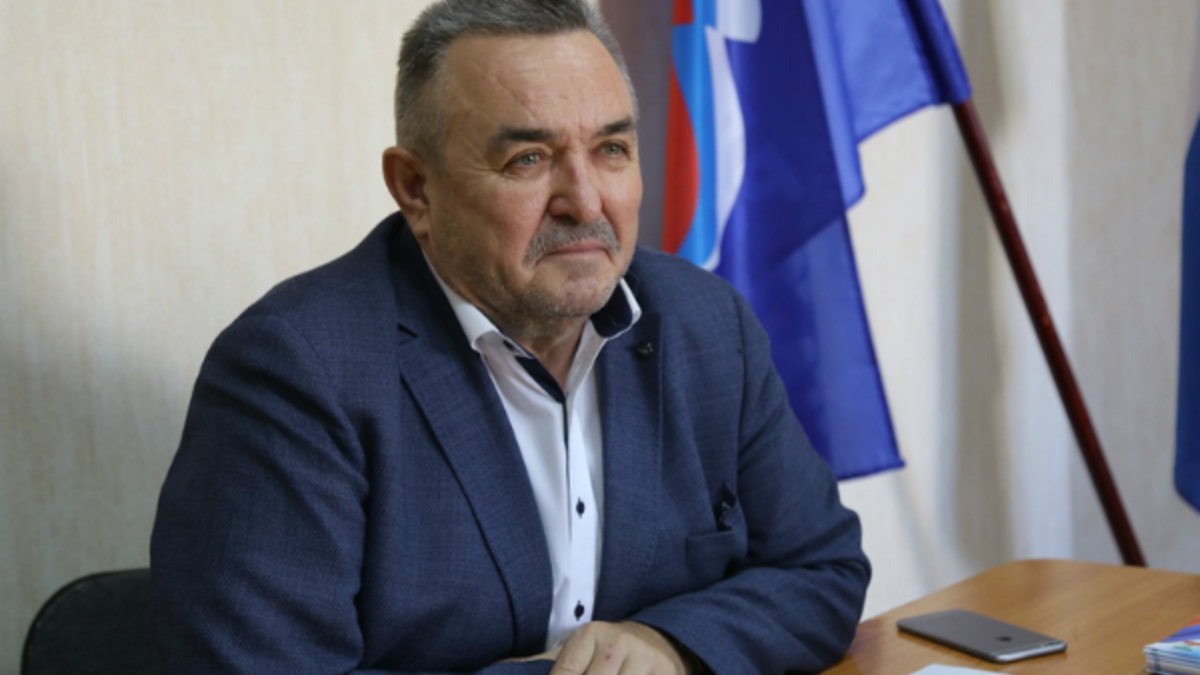 Лидер новосибирских едироноссов
Валерий Ильенко на личном приеме в Мошковском районе Новосибирской области, который прошел в сентябре 2016 года