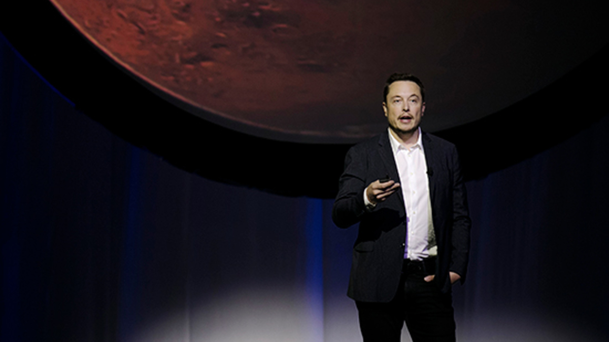 Глава компании SpaceX Илон Маск

