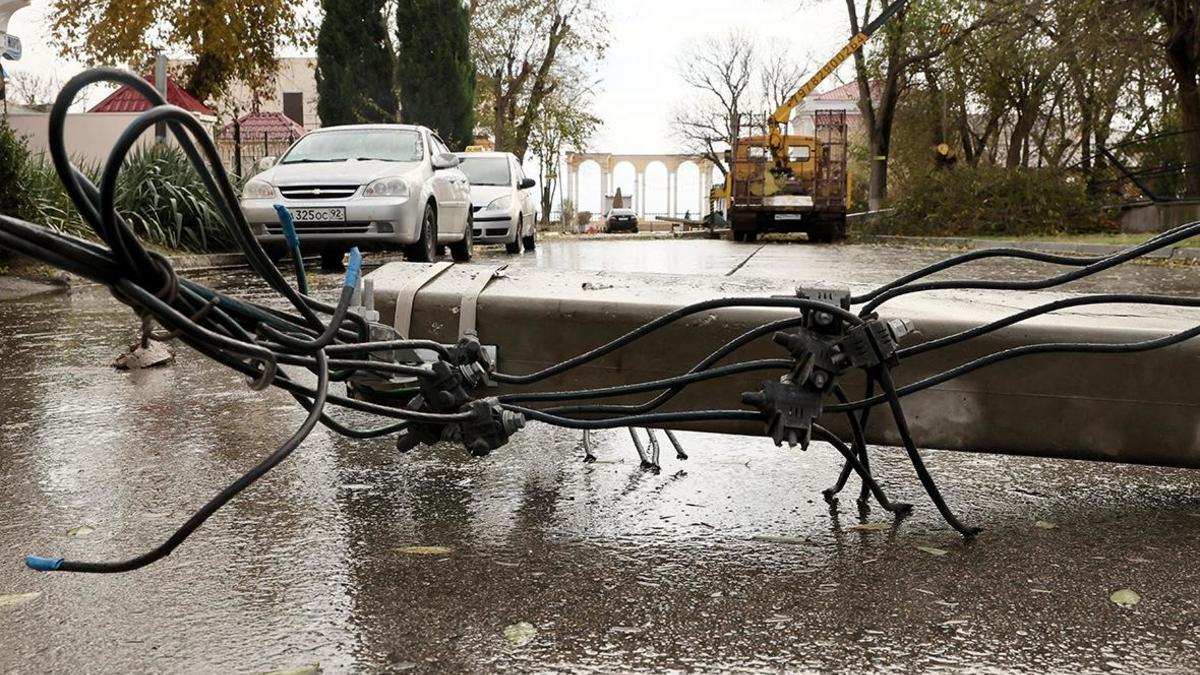 В Краснодарском крае и Крыму восстановили энергоснабжение после урагана —  РБК