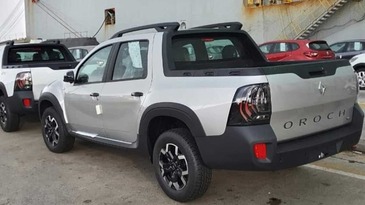 Обновленный пикап Renault Duster рассекретили до премьеры :: Autonews