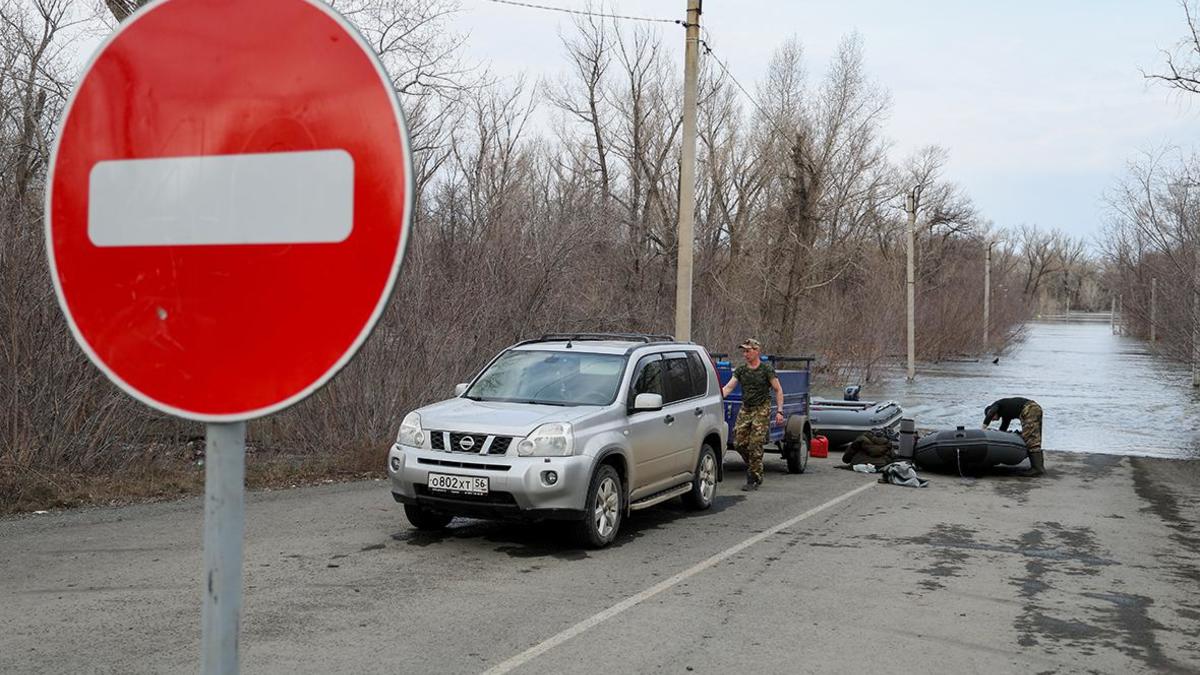 Жителей Оренбурга принудительно эвакуируют из зон подтопления — РБК