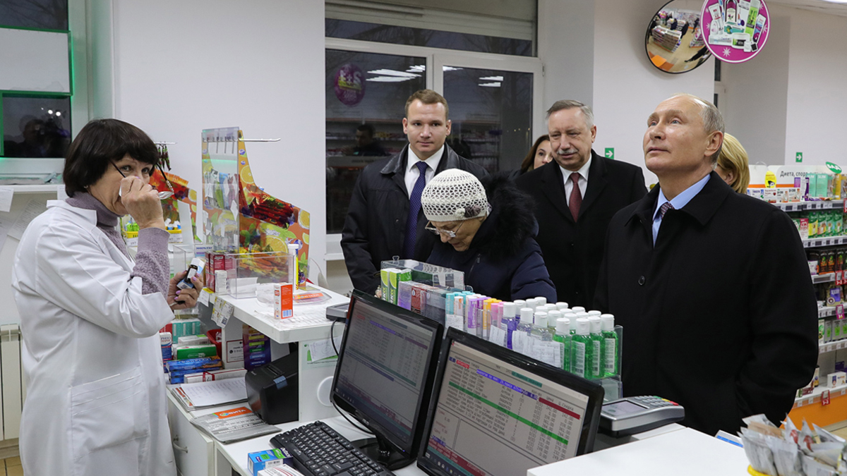 Владимир Путин и временно исполняющий обязанности губернатора Санкт-Петербурга Александр Беглов (справа налево) 