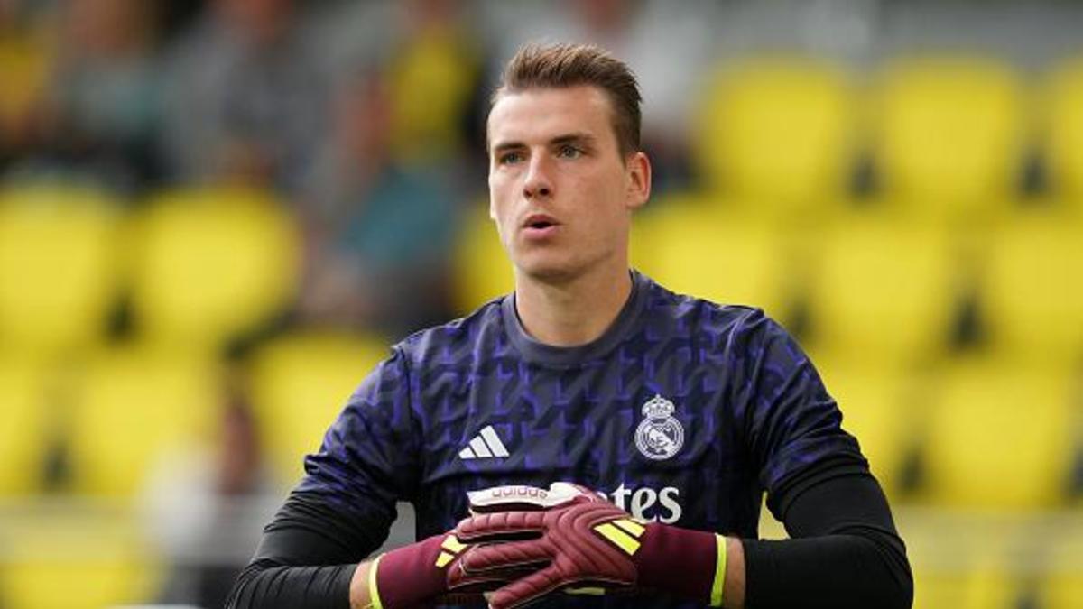 Ресейлік видеода әйелі жоқта күйеуі мен оның жас қожайынының жыныстық қатынасқа түскені көрсетілген.