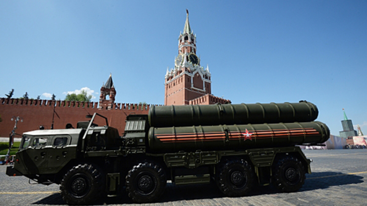 На параде в Москве впервые показали новейший транспортный самолет — РБК