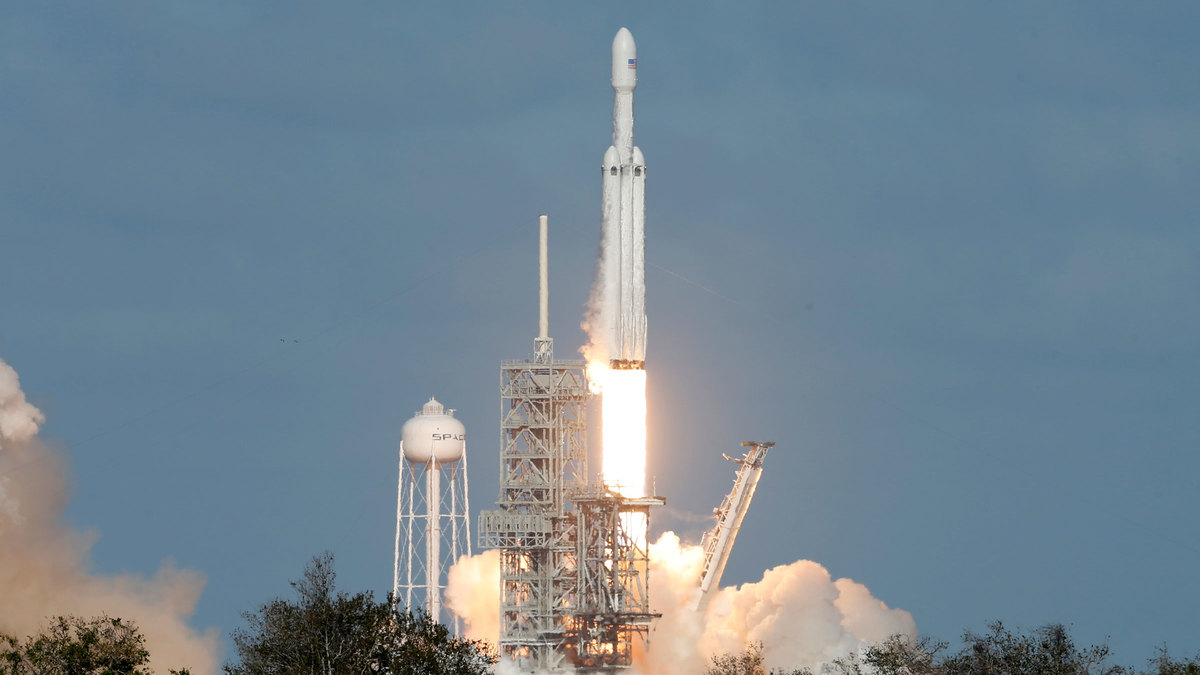 Сверхтяжелая ракета Falcon Heavy стартовала 6 февраля в 15:45 (23:45 мск)