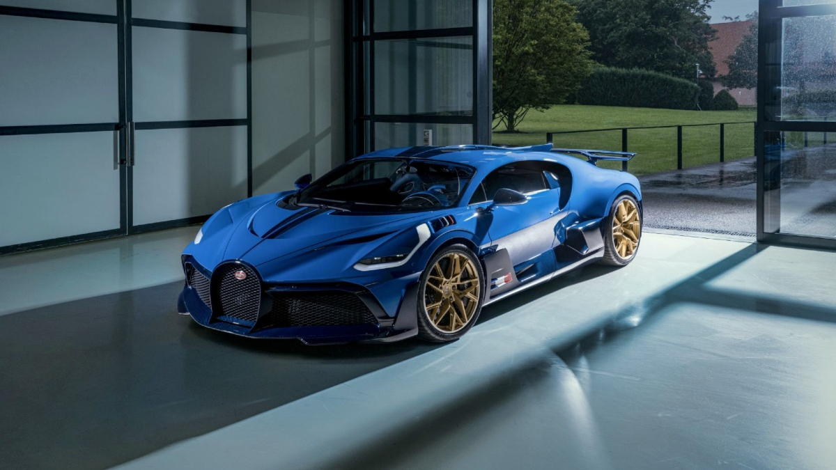 Bugatti выпустила последний экземпляр гиперкара Divo стоимостью €5 млн ::  Autonews