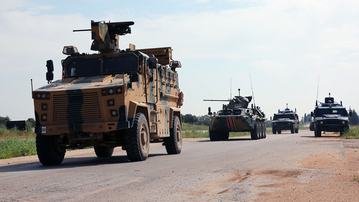 Турецко-российский военный патруль на трассе М-4