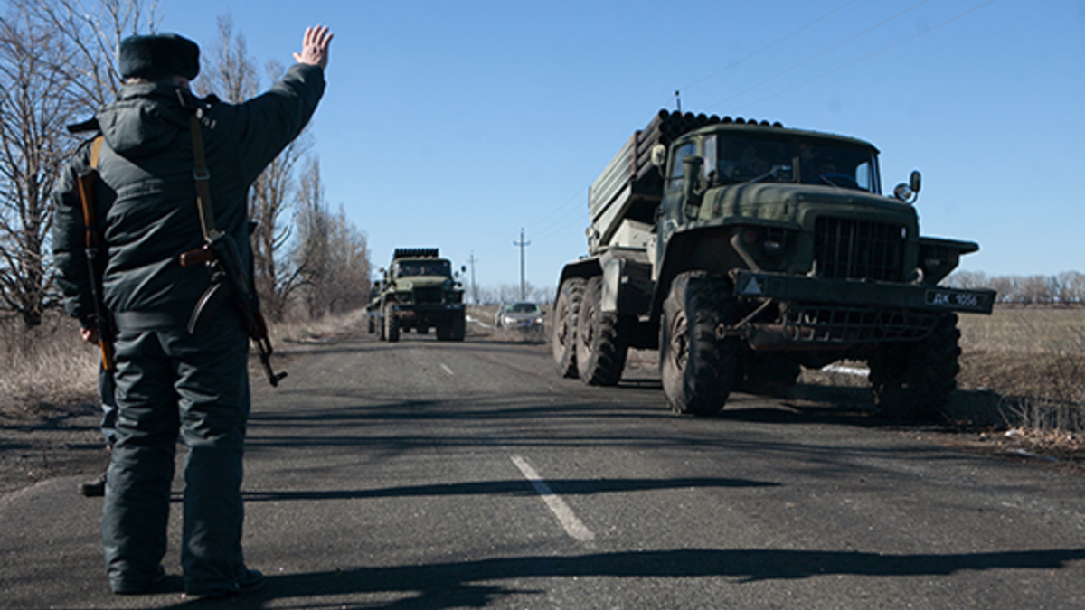 Отвели подальше: ополченцы заявили об окончании отвода вооружений — РБК