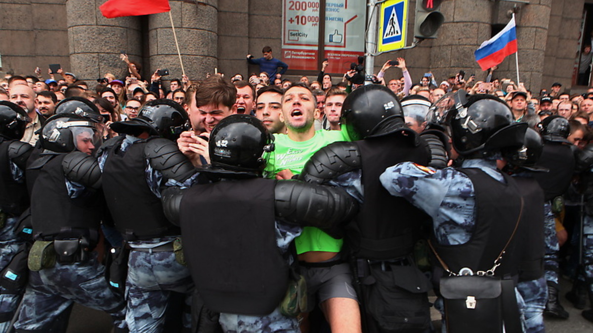 Стало известно, по каким статьям судят участников митинга в Петербурге — РБК