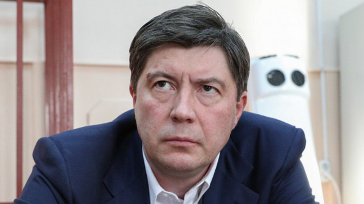 Такова сумма ущерба по делу мажоритария банка «Югра» Алексея Хотина. Его задержали в апреле по подозрению в хищении 7,5 млрд руб., позже добавилось еще одно дело — о растрате 283 млрд руб.
У «Югры» отозвали лицензию в 2017 году. Хотин находится под домашним арестом