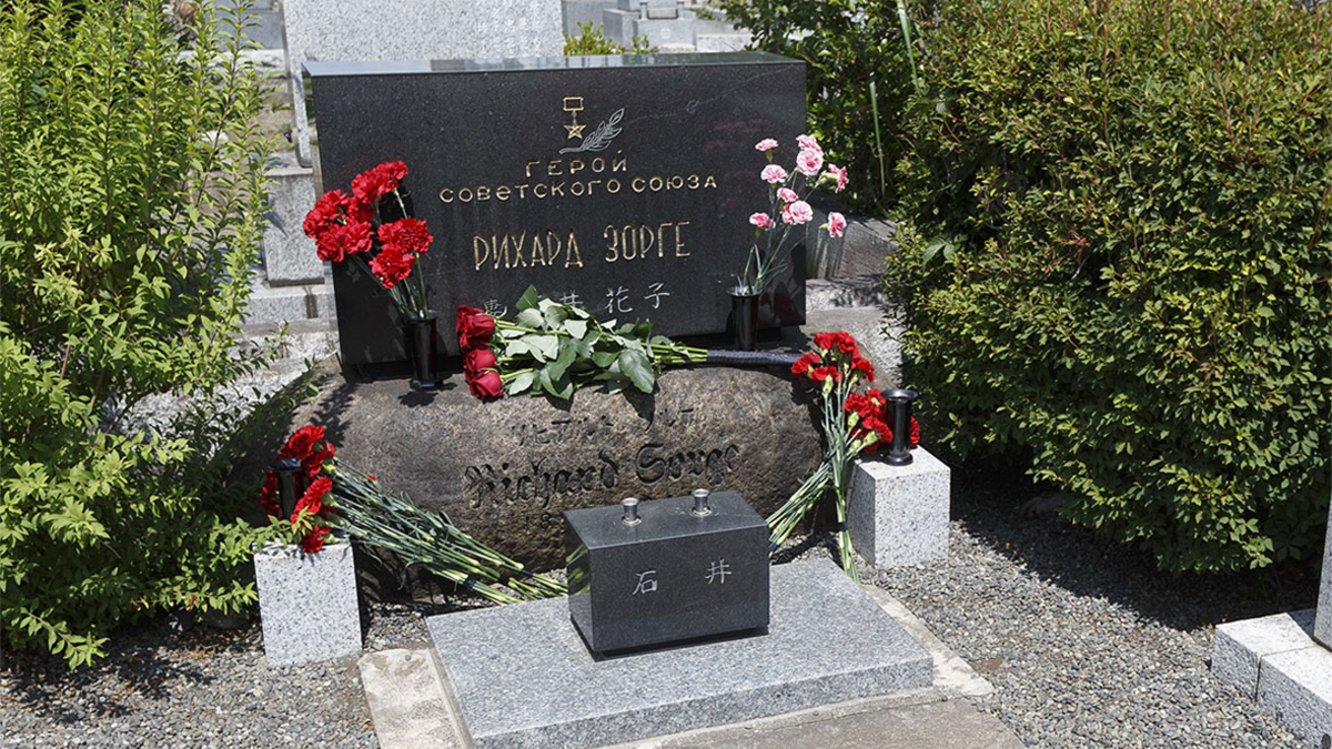 Посольство России в Токио получило права на могилу разведчика Зорге — РБК