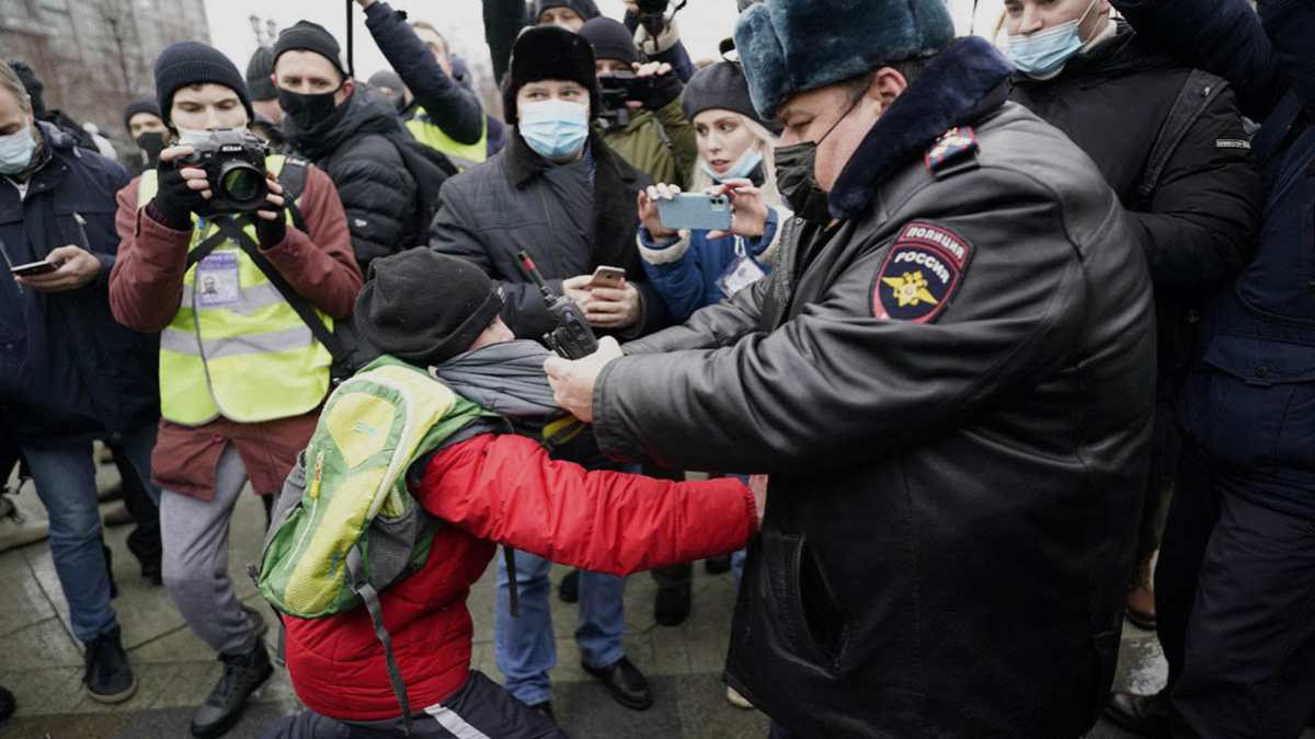 Акции в поддержку Алексея Навального и столкновения с полицией. Главное —  РБК