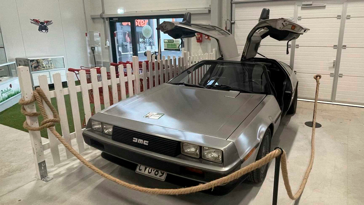 Известную по «Назад в будущее» DeLorean продадут в эстонской комиссионке ::  Autonews