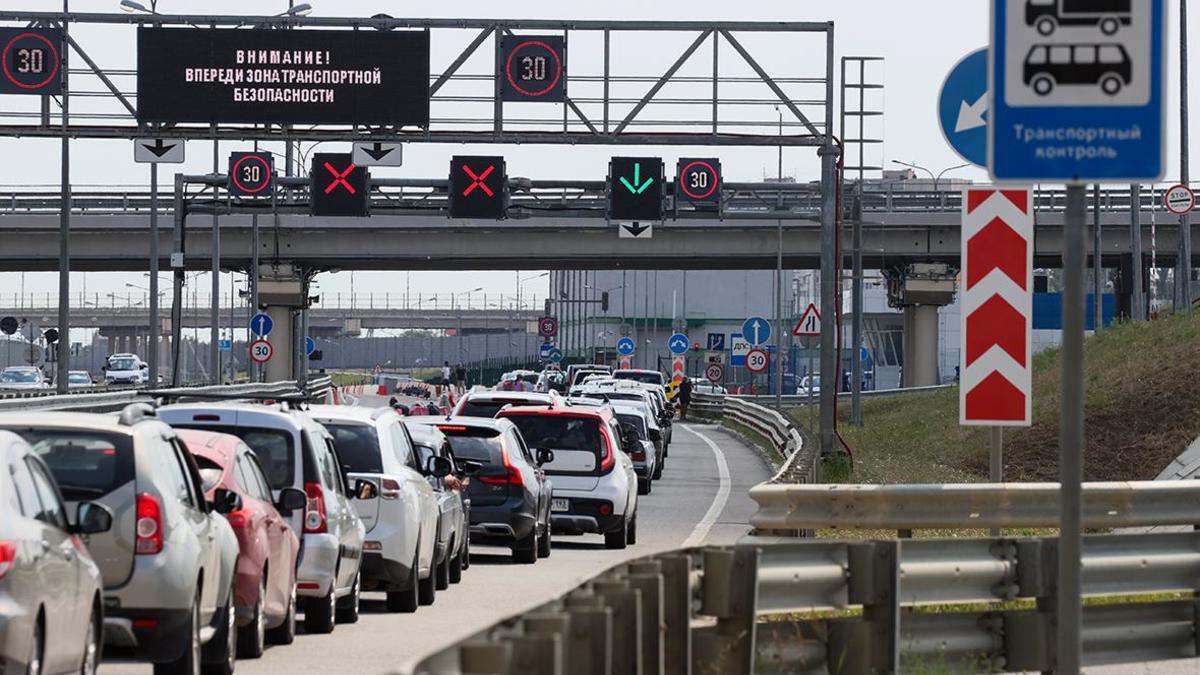 Движение по Крымскому мосту перекрывали почти на час — РБК