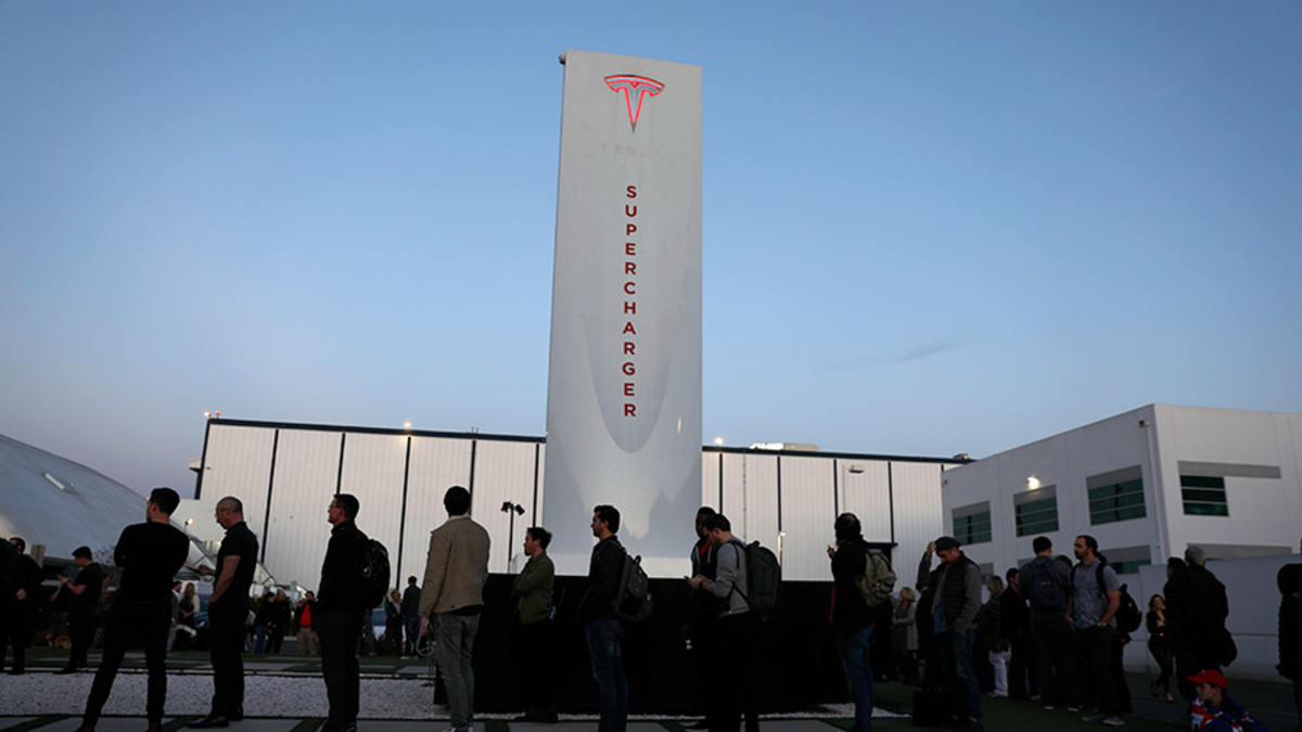 Презентация новой модели Tesla прошла в дизайн-студии компании в Хоторне, округ Лос-Анджелес
