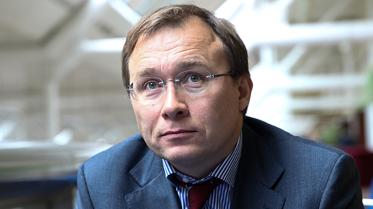 Глава Tele2 ​Сергей Эмдин



