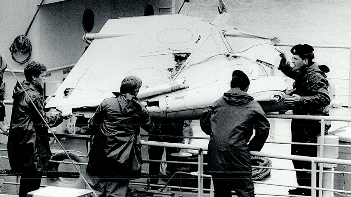 Дата: 23 июня 1985 года
Подробности: Boeing 747-237B авиакомпании Air-India, совершавший рейс AI182 по маршруту Монреаль — Лондон — Дели — Бомбей, был взорван в небе над Атлантическим океаном, в 70 км юго-западней г. Корк (Ирландия). Происшествие стало крупнейшей авиакатастрофой в нейтральных водах, первым терактом на самолетах Boeing 747 и крупнейшим терактом в истории Канады.
Погибшие: 329