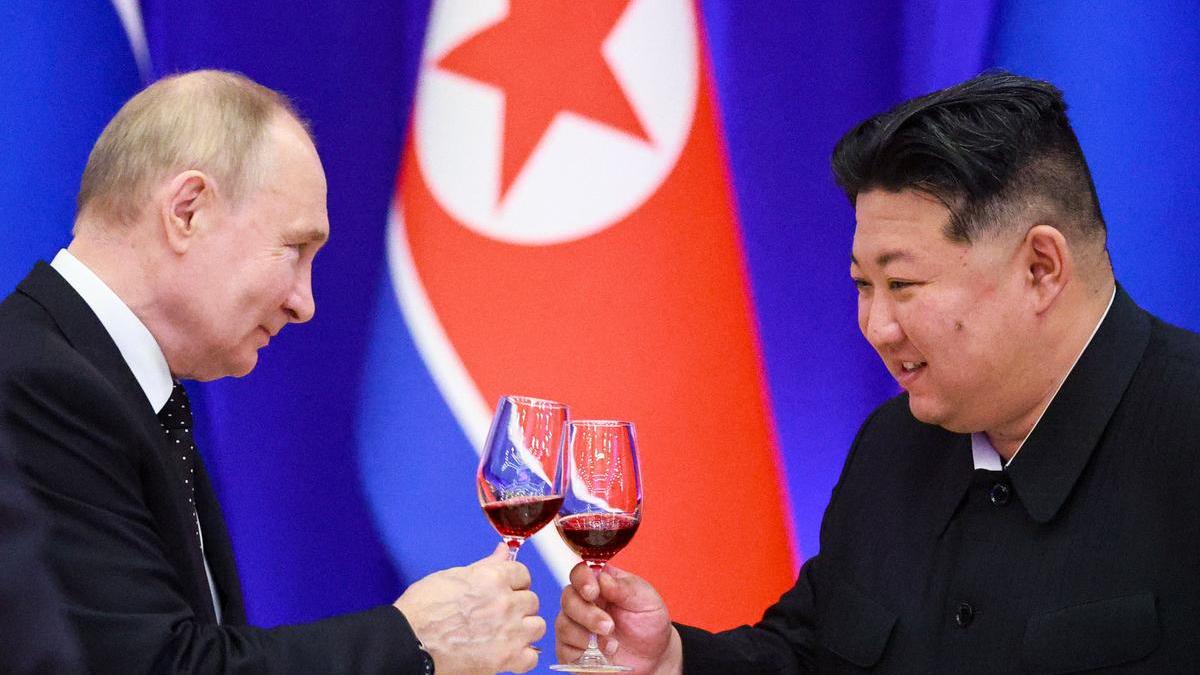 Президент России Владимир Путин и руководитель КНДР Ким Чен Ын