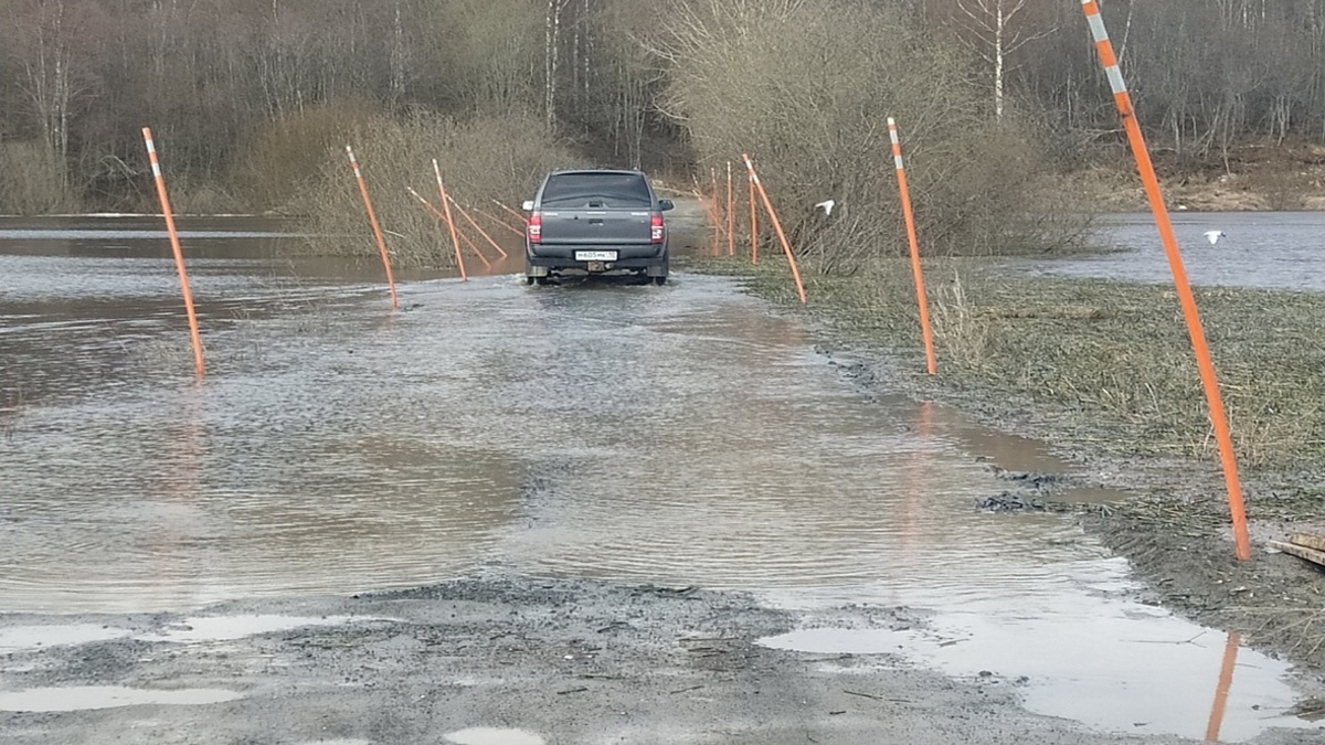 Талые воды затопили единственную дорогу к деревне в Карелии — РБК