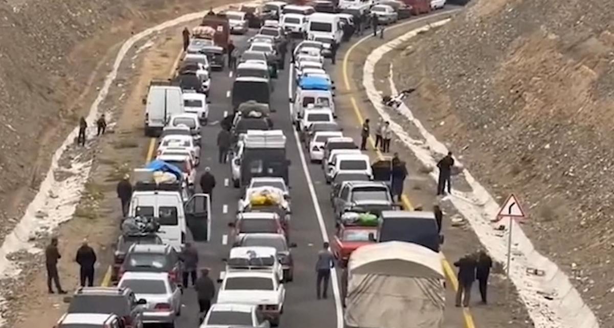 Массовый отъезд армян из Нагорного Карабаха