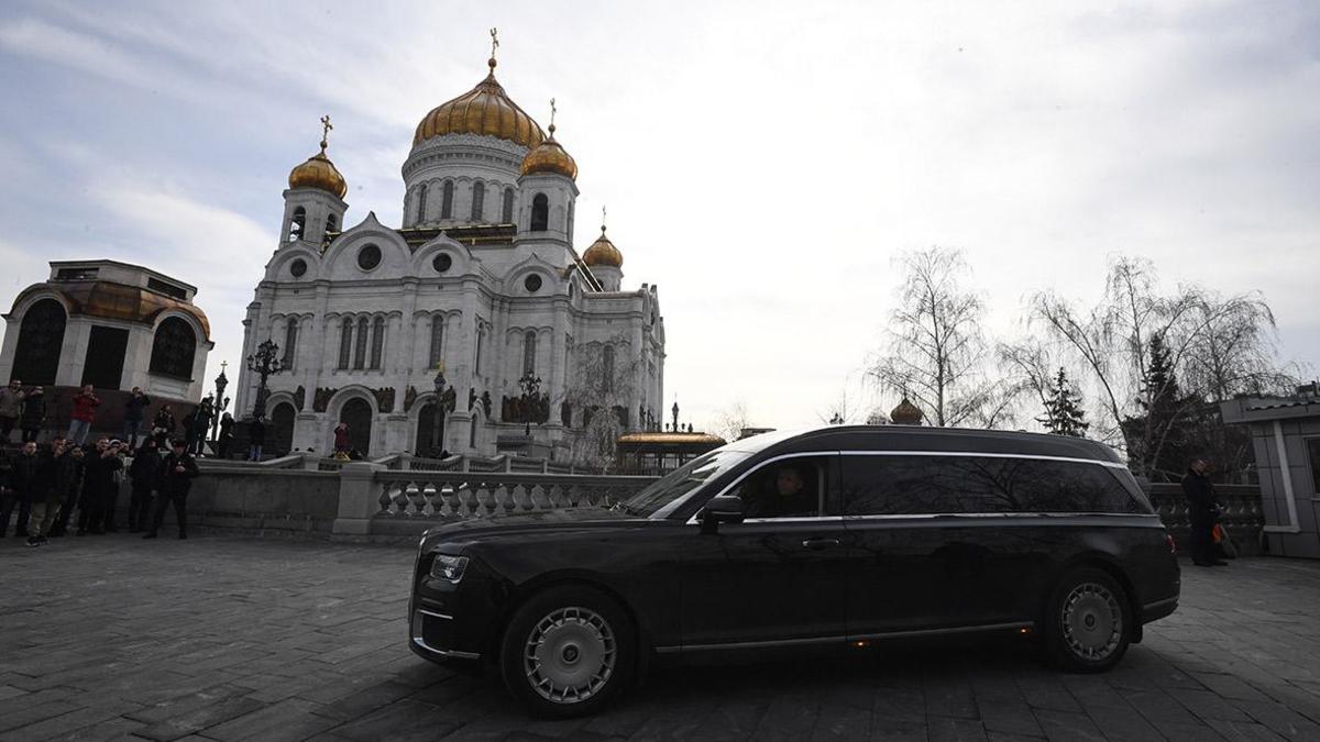 Автомобиль Aurus попал в ДТП в центре Москвы — РБК