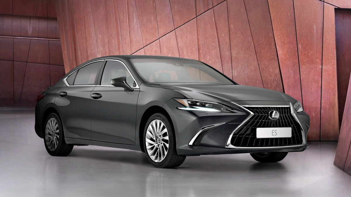 Lexus ES получил новые моторы и сенсорный дисплей :: Autonews