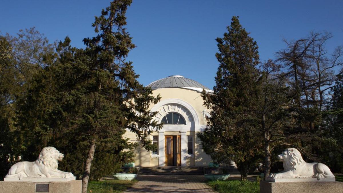 Общественная библиотека в Евпатории