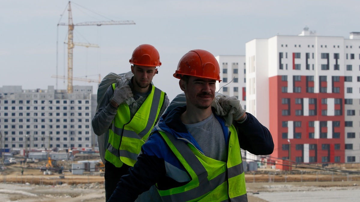 В Тюмени в два раза вырос спрос на вахтовиков и началась зарплатная гонка —  РБК