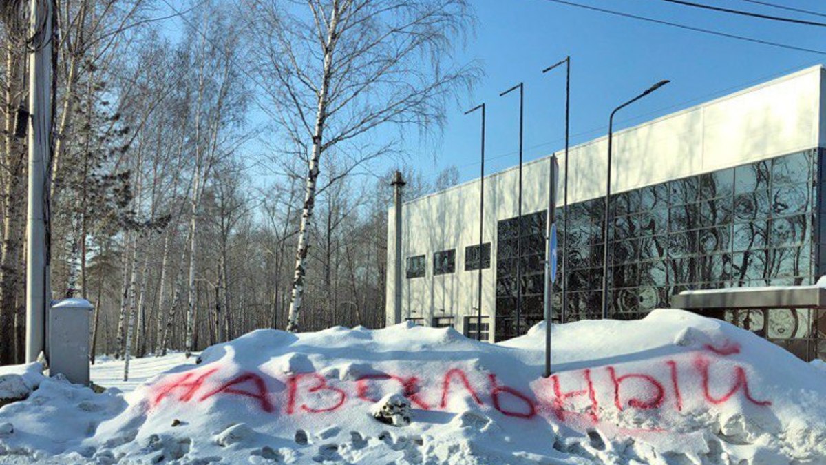 Сугробы с надписью «Навальный» замечены в Москве, Томске, Омске, Саратове, Владивостоке и других городах