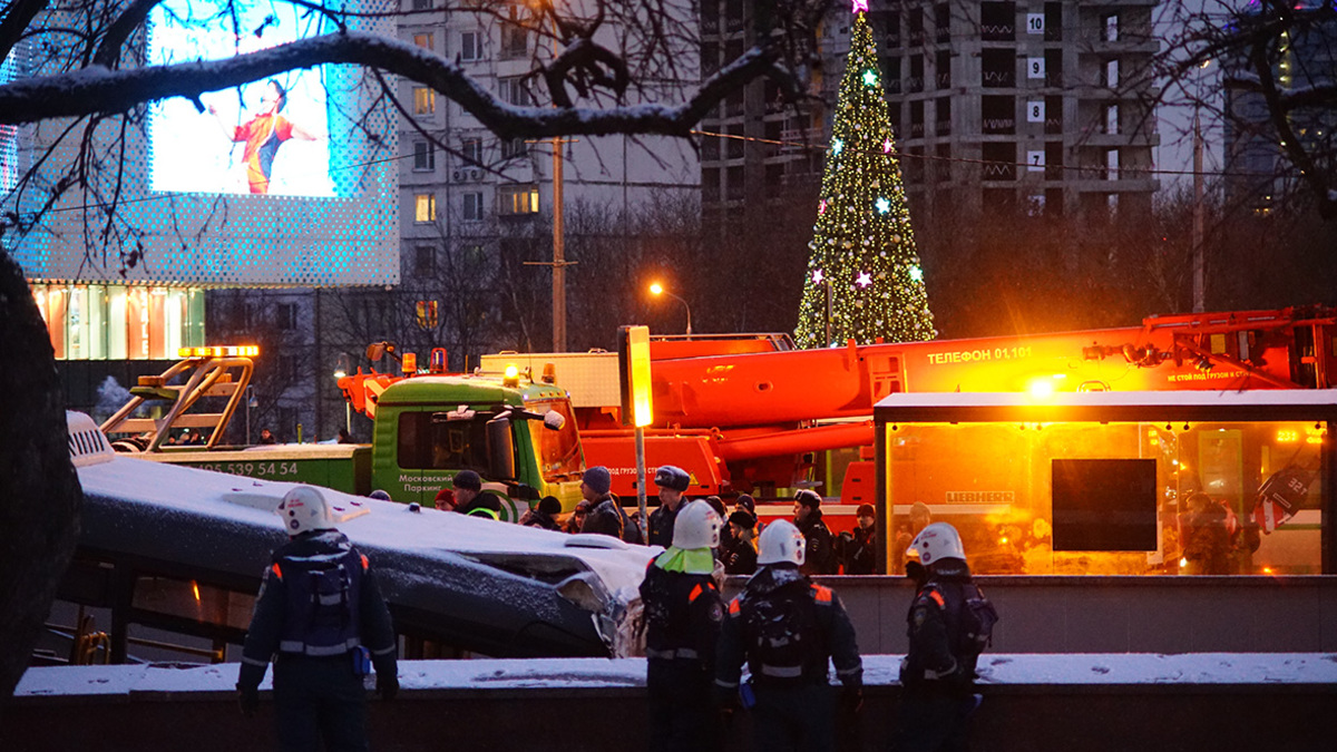 Следователи рассказали о версиях ДТП с автобусом на Славянском бульваре —  РБК