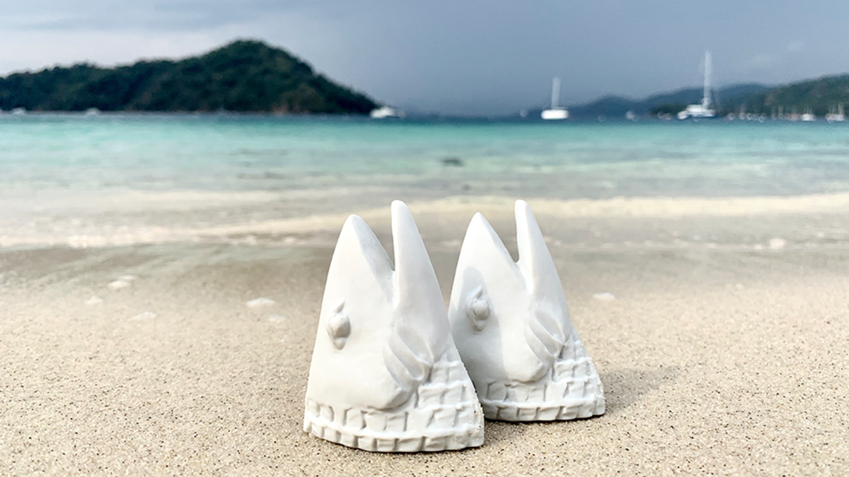 Статуэтки Hering Berlin на пляже D-Resort Göcek