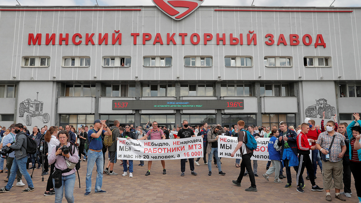 Забастовки на предприятиях в Белоруссии. Главное — РБК