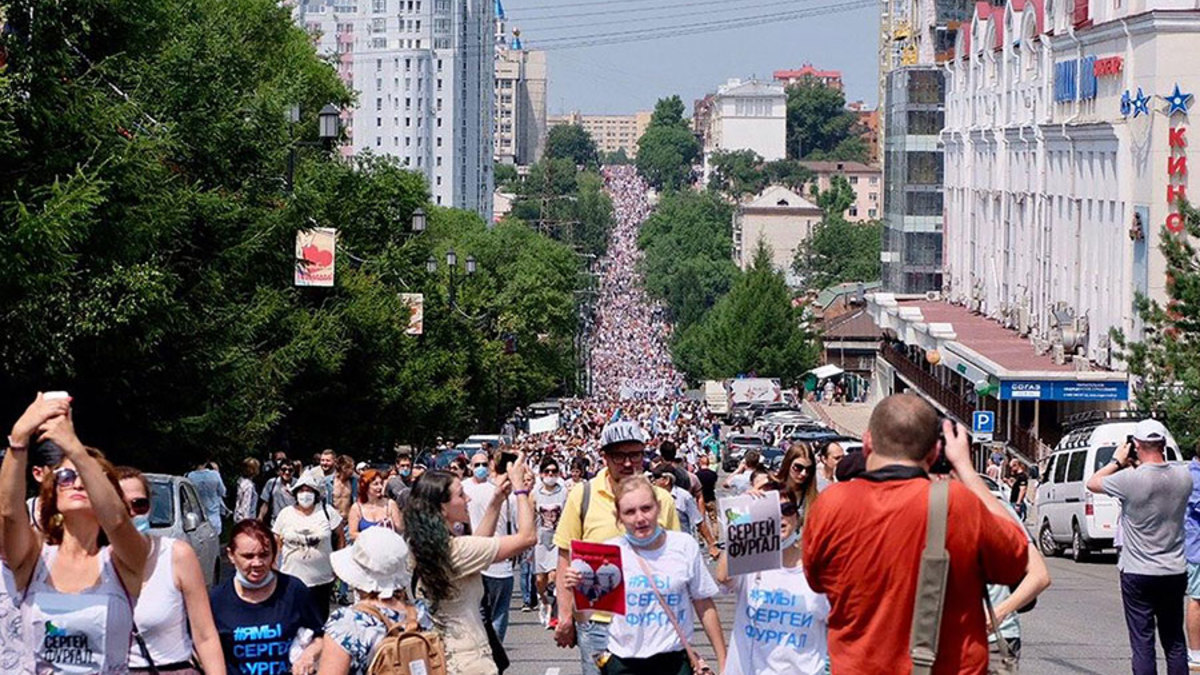Шествие началась около 12:00 по местному времени (05:00 мск). Митинги в поддержку Фургала проходят в Хабаровске и других городах Дальнего Востока уже неделю
