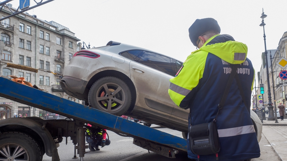 В Петербурге «максимально» подорожает эвакуация автомобилей — РБК