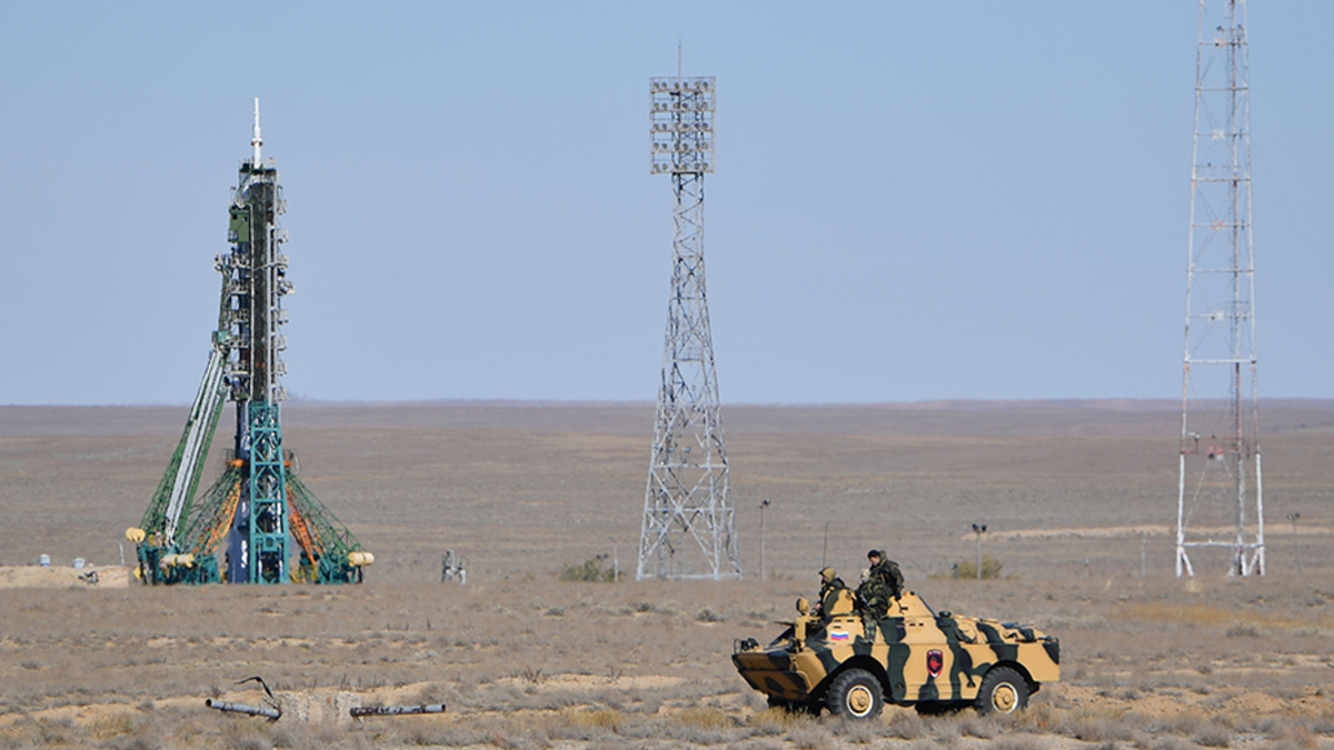 Ракета-носитель с пилотируемым кораблем «Союз МС-10» стартовала с космодрома Байконур в Казахстане в 11:40 мск