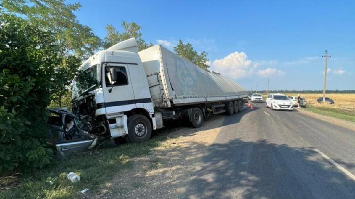 В ДТП на Кубани погибла семья из Петербурга с тремя детьми — РБК