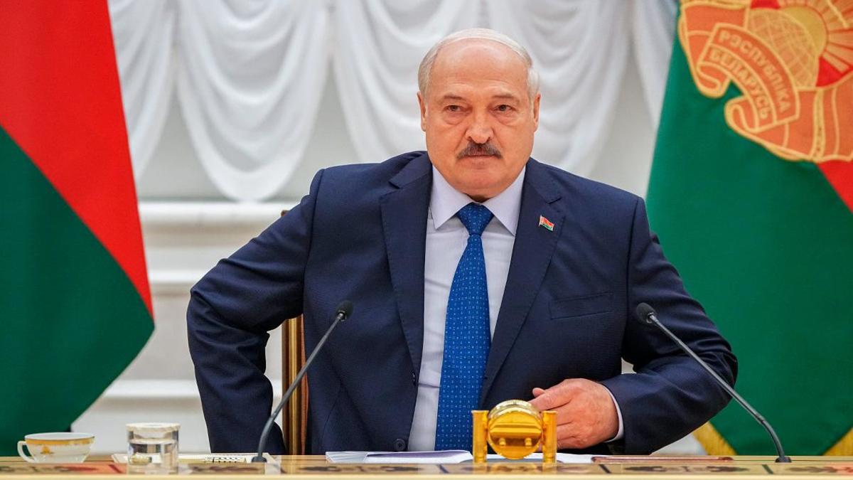 Лукашенко подписал поправки с гарантиями для уходящего президента — РБК