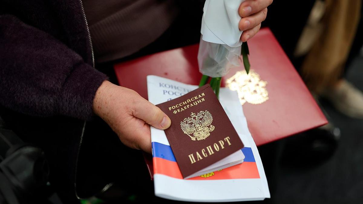 Число получивших гражданство РФ снизилось в 2022 году впервые за три года —  РБК