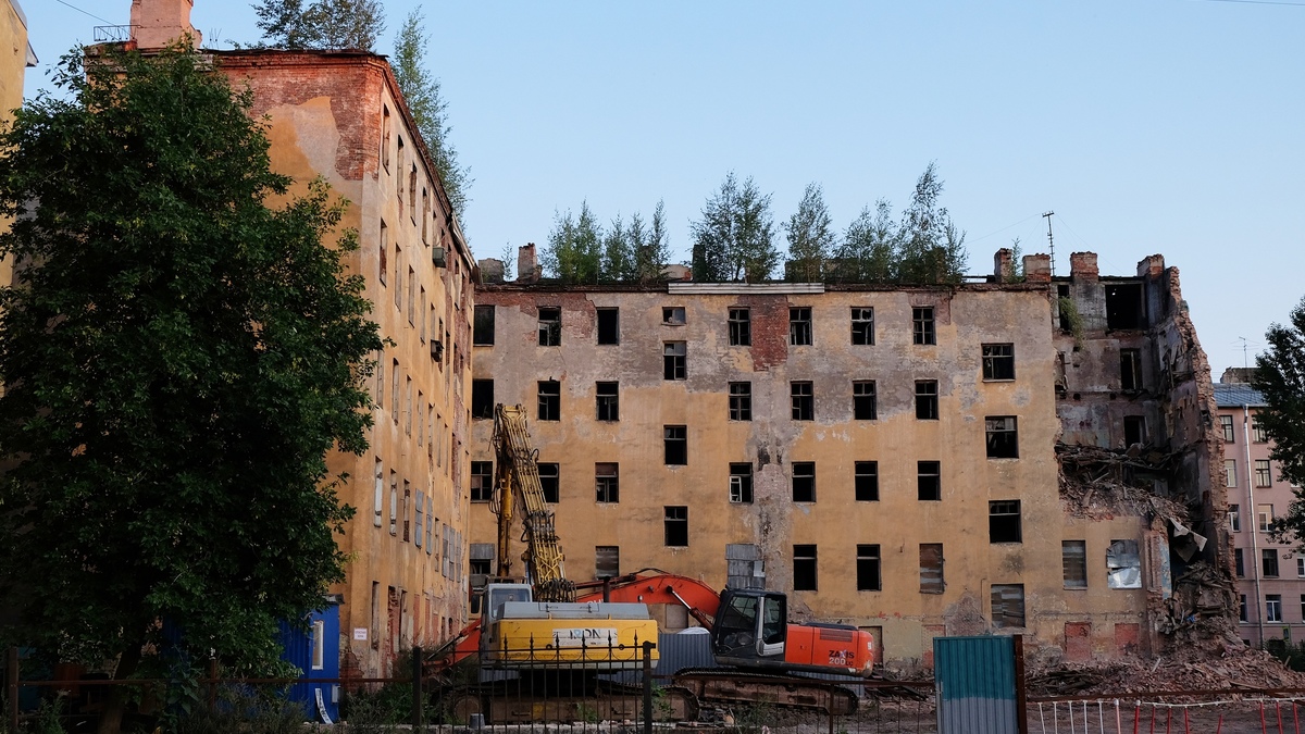 В Петербурге частично демонтировано историческое здание в центре города —  РБК