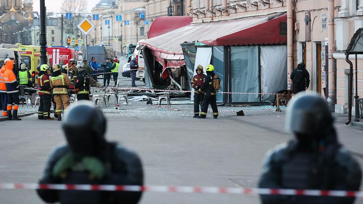 Бомбу в кафе к Татарскому в Петербурге принесли в статуэтке — РБК