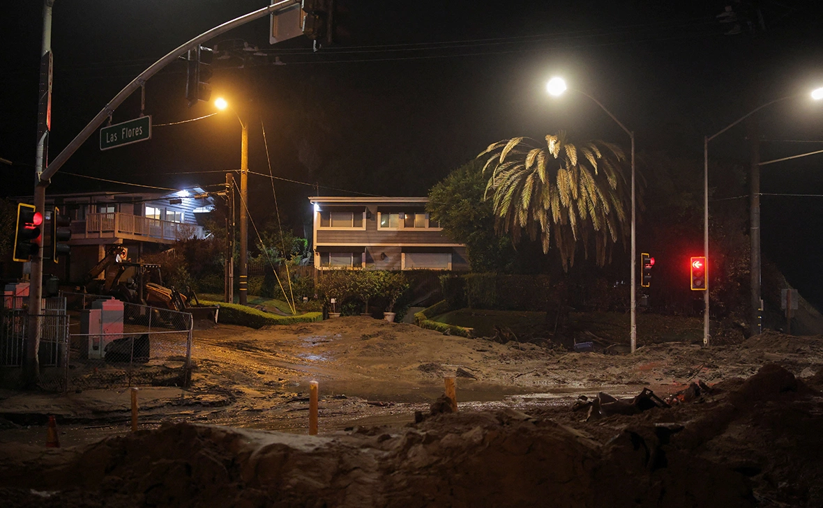 Daniel Cole / Reuters